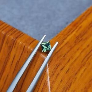 Saphir d'Auvergne, 0.23ct