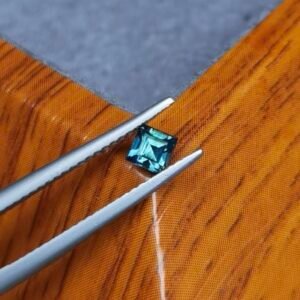 Saphir d'Auvergne, 0.36ct