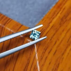 Saphir d'Auvergne, 0.28ct