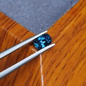 Saphir d'Auvergne, 0.73ct