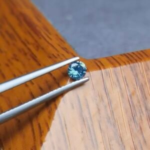 Saphir d'Auvergne, 0.24ct