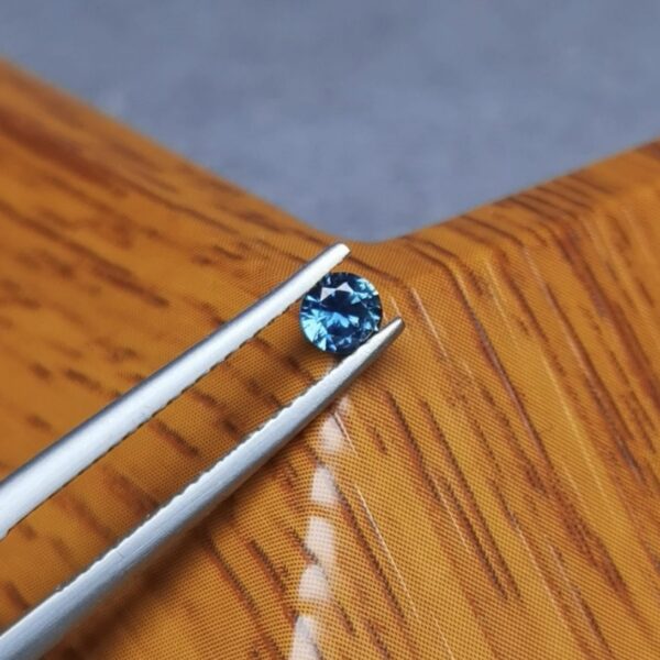Saphir d'Auvergne, 0.27ct