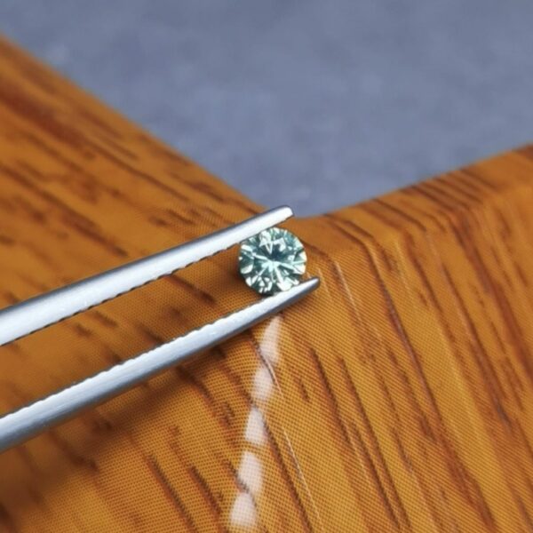 Saphir d'Auvergne, 0.29ct