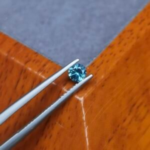 Saphir d'Auvergne, 0.32ct