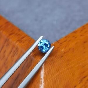 Saphir d'Auvergne, 0.30ct