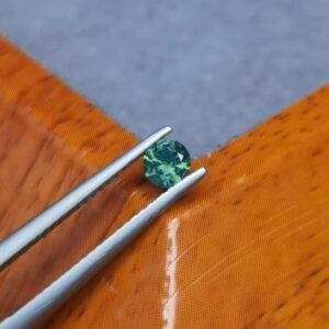 Saphir d'Auvergne, 0.30ct