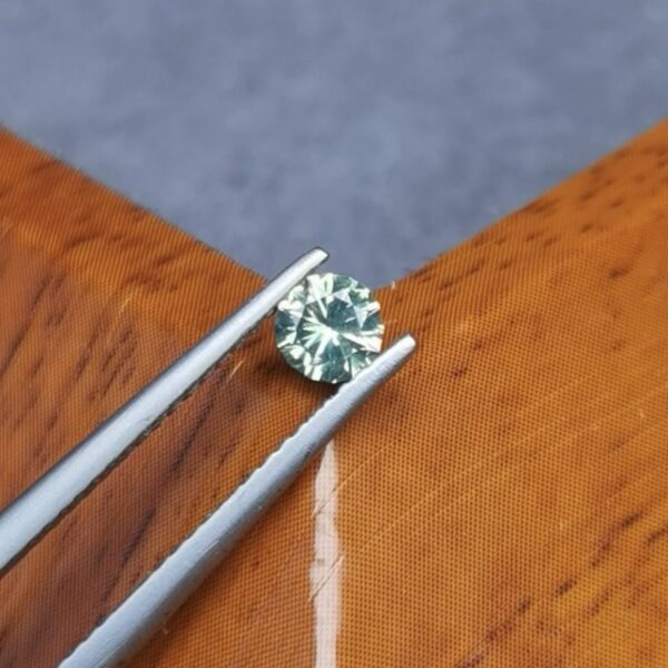 Saphir d'Auvergne, 0.35ct