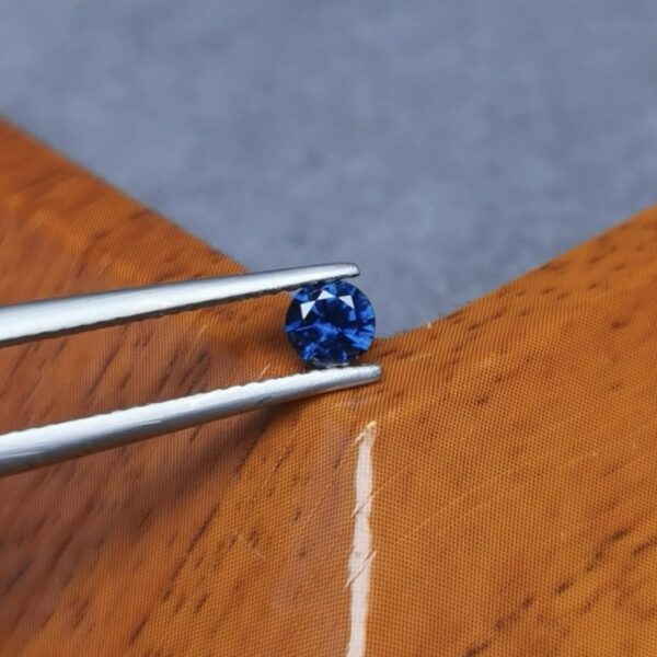 Saphir d'Auvergne, 0.38ct