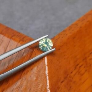 Saphir d'Auvergne, 0.50ct