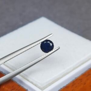 Saphir d'Auvergne, 0.62ct