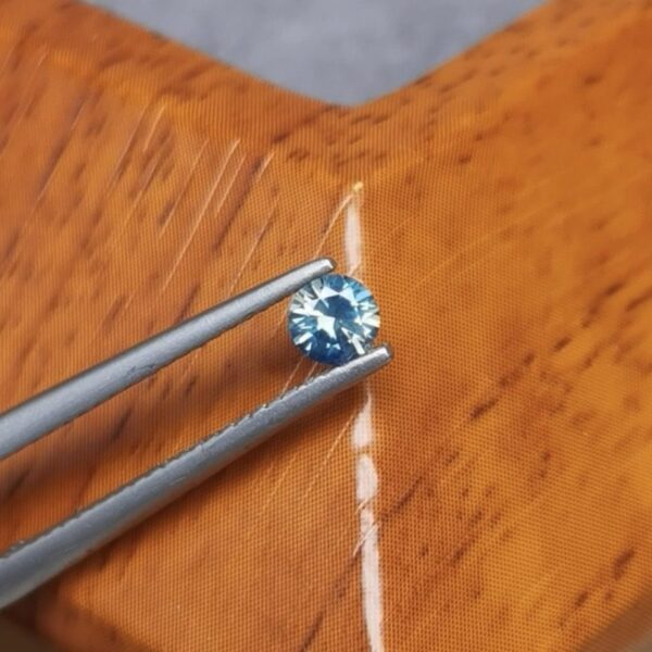 Saphir d'Auvergne, 0.27ct