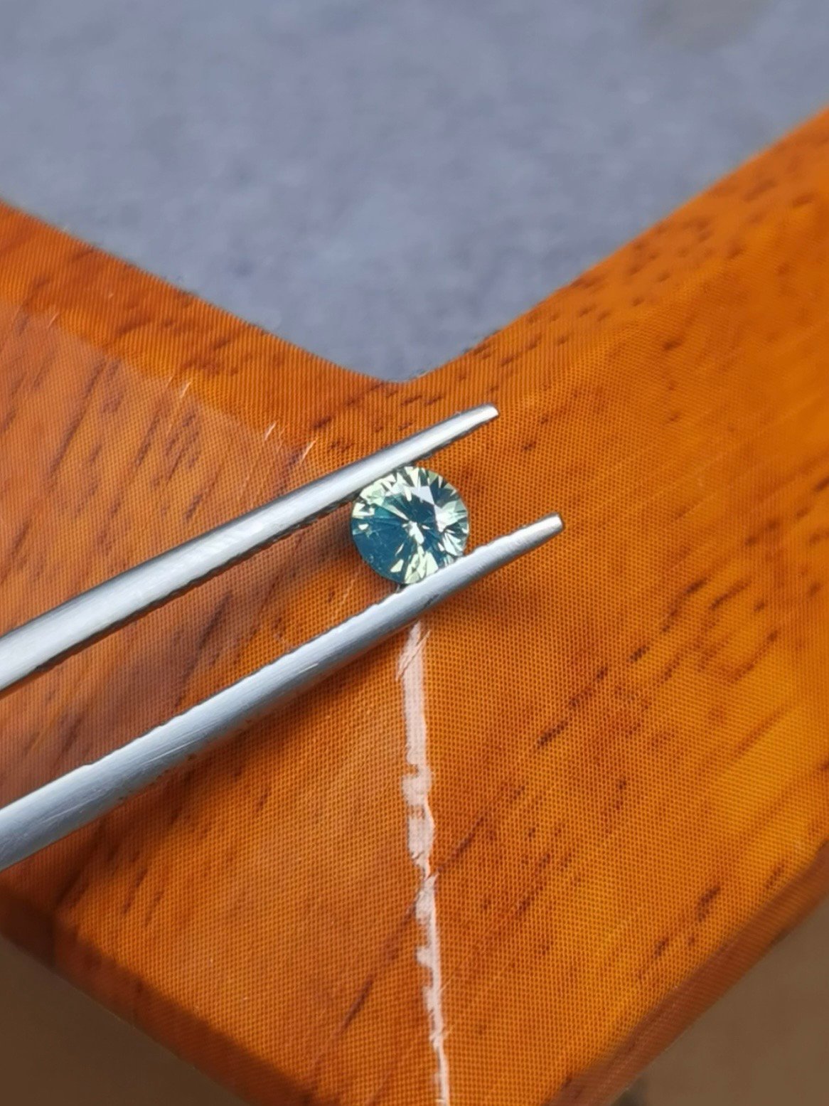 Paire de saphir d'Auvergne, 0.93ct – Image 2