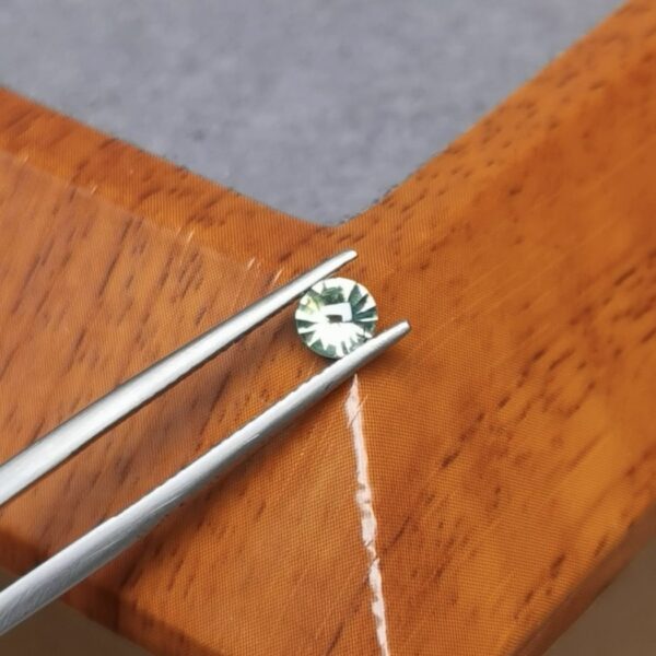 Saphir d'Auvergne, 0.47ct