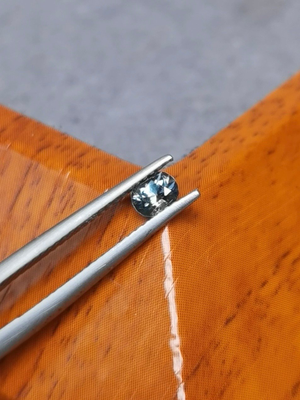 Saphir d'Auvergne, 0.40ct