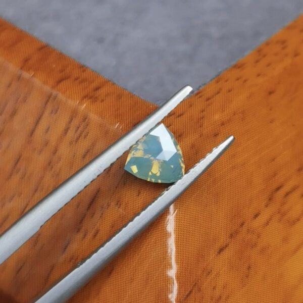 Saphir d'Auvergne, 0.97ct