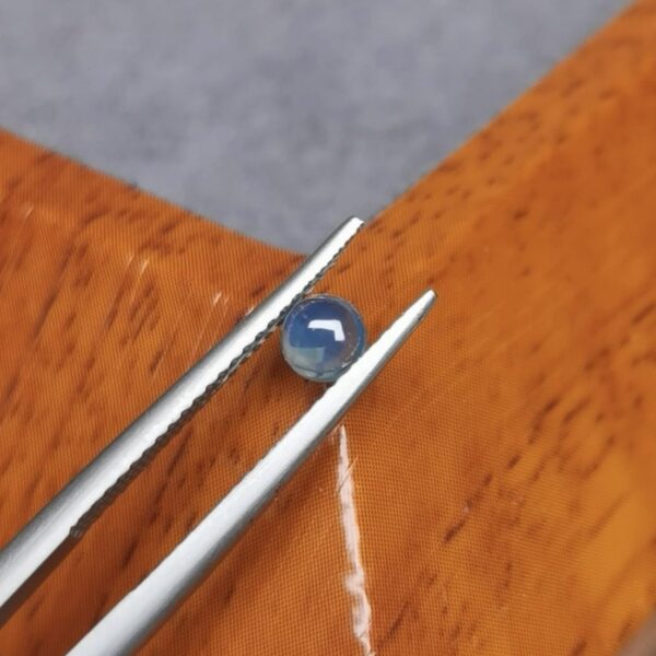 Saphir d'Auvergne, 0.45ct