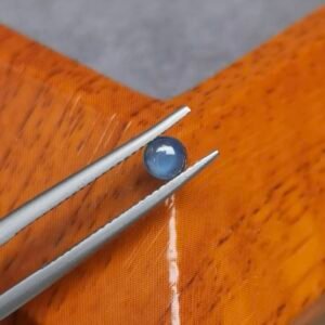 Saphir d'Auvergne, 0.40ct