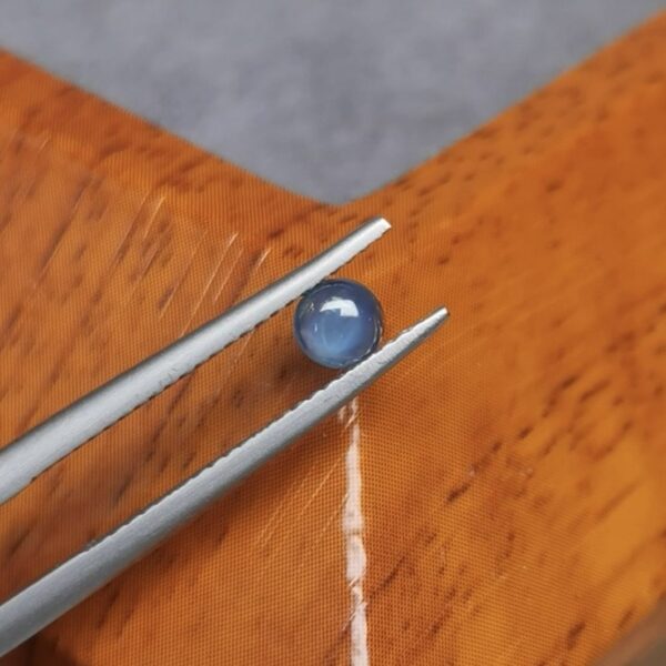 Saphir d'Auvergne, 0.40ct