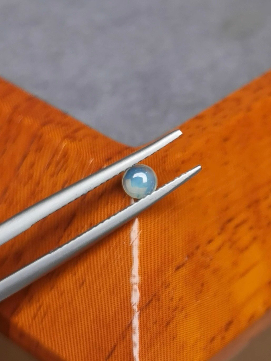 Saphir d'Auvergne, 0.33ct