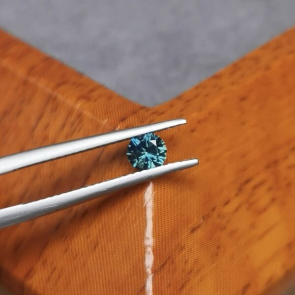 Saphir d'Auvergne, 0.46ct
