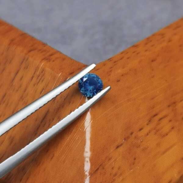 Saphir d'Auvergne, 0.34ct