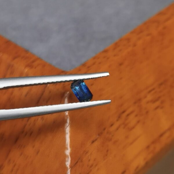 Saphir d'Auvergne, 0.29ct