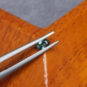 Saphir d'Auvergne, 0.30ct