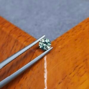 Saphir d'Auvergne, 0.45ct