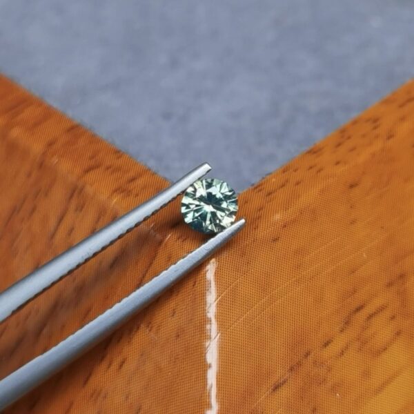 Saphir d'Auvergne, 0.45ct