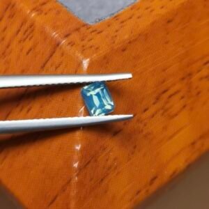 Saphir d'Auvergne, 0.51ct