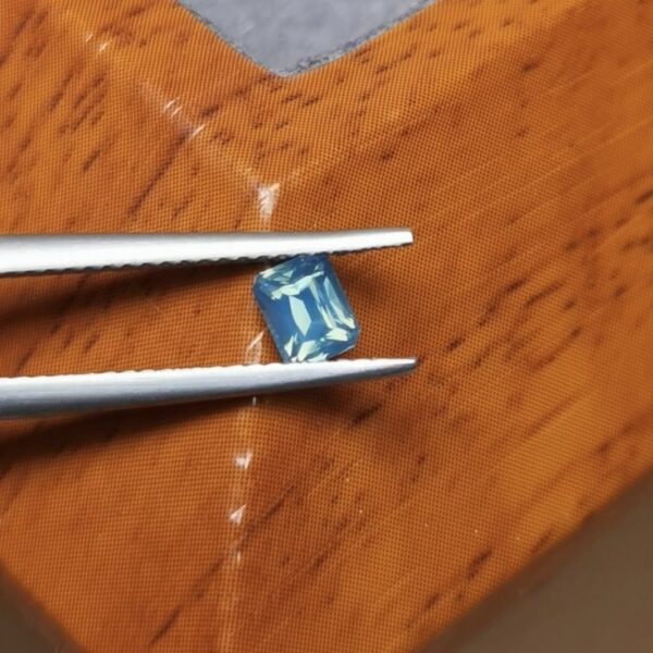 Saphir d'Auvergne, 0.51ct