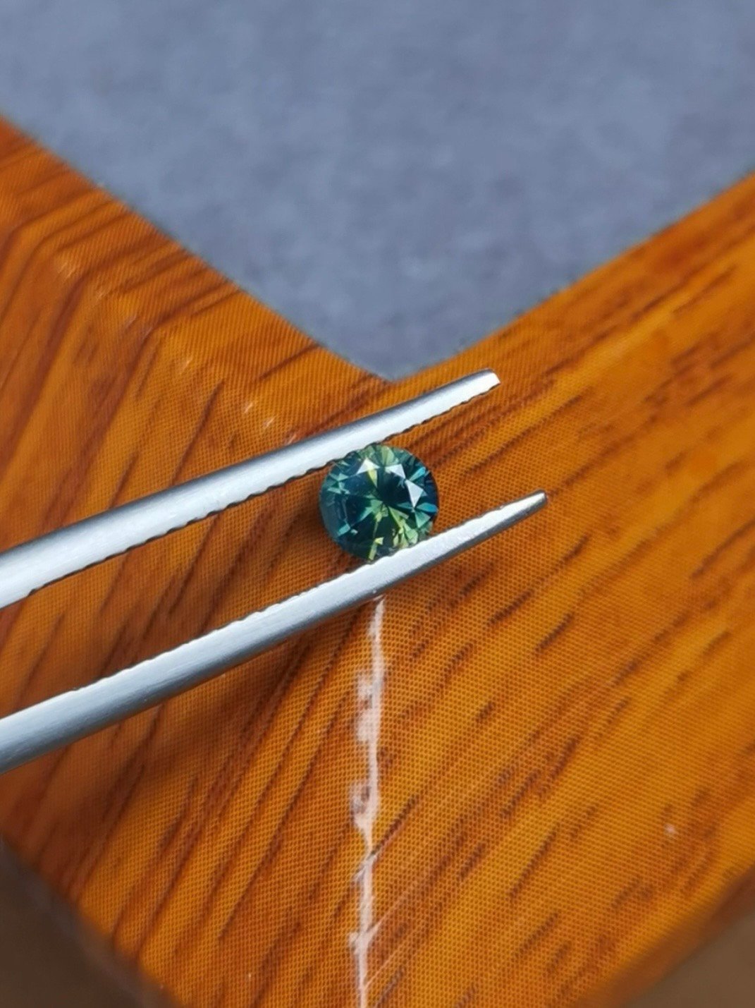 Saphir d'Auvergne, 0.60ct