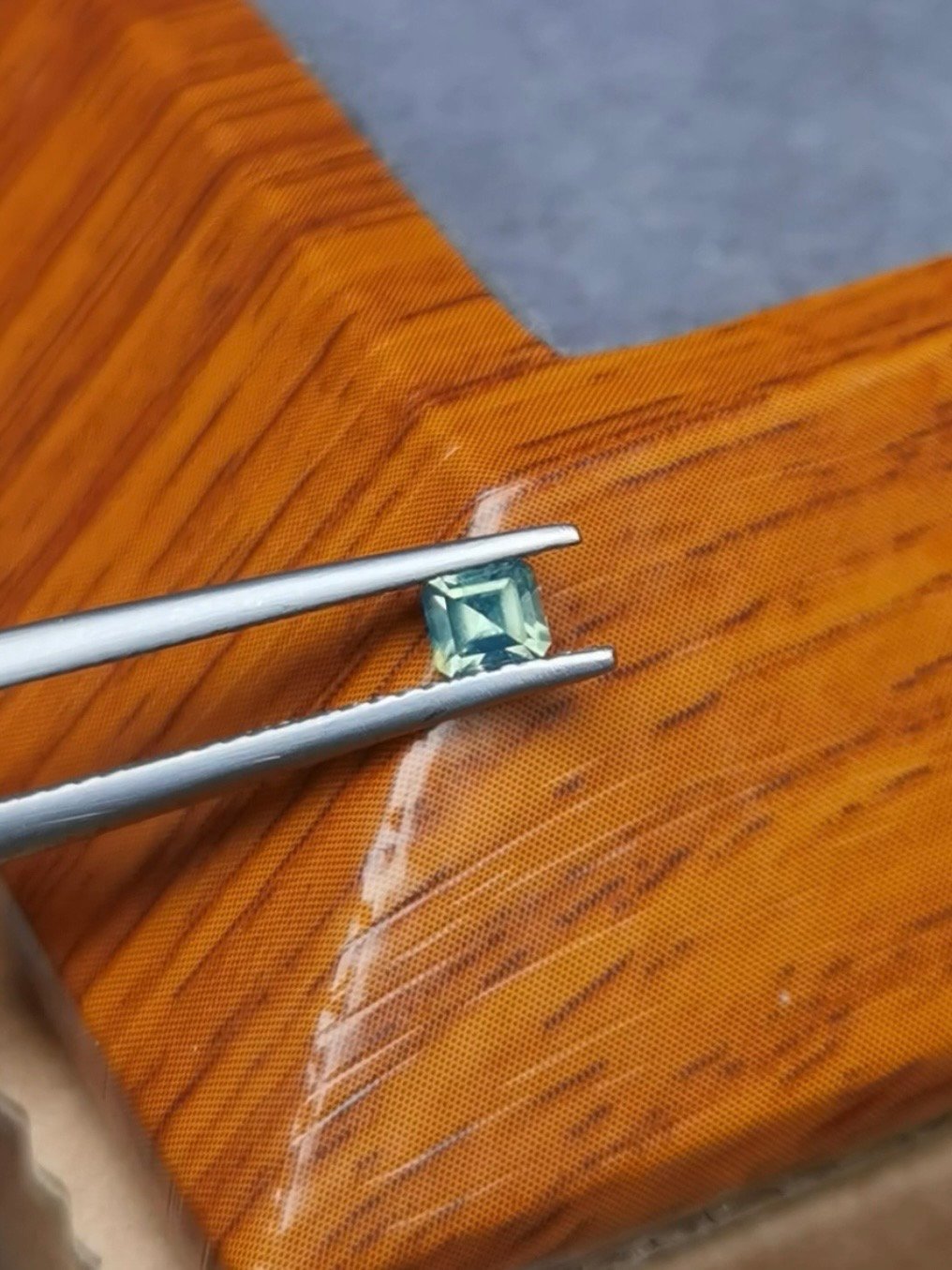 Saphir d'Auvergne, 0.31ct