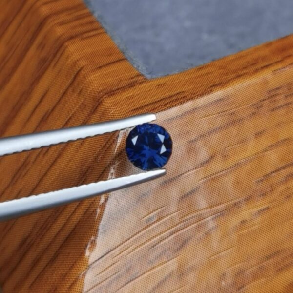 Saphir d'Auvergne, 0.50ct