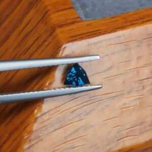 Saphir d'Auvergne, 0.42ct