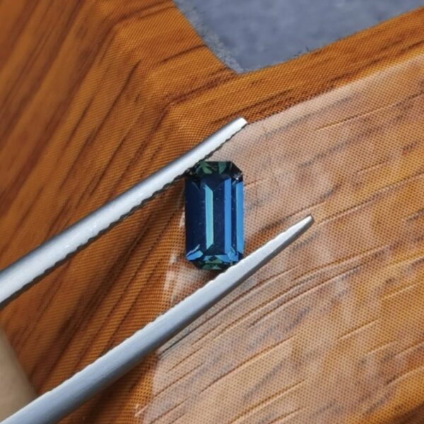 Saphir d'Auvergne, 0.87ct