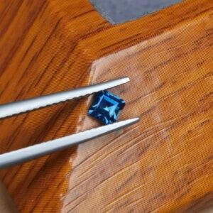 Saphir d'Auvergne, 0.40ct