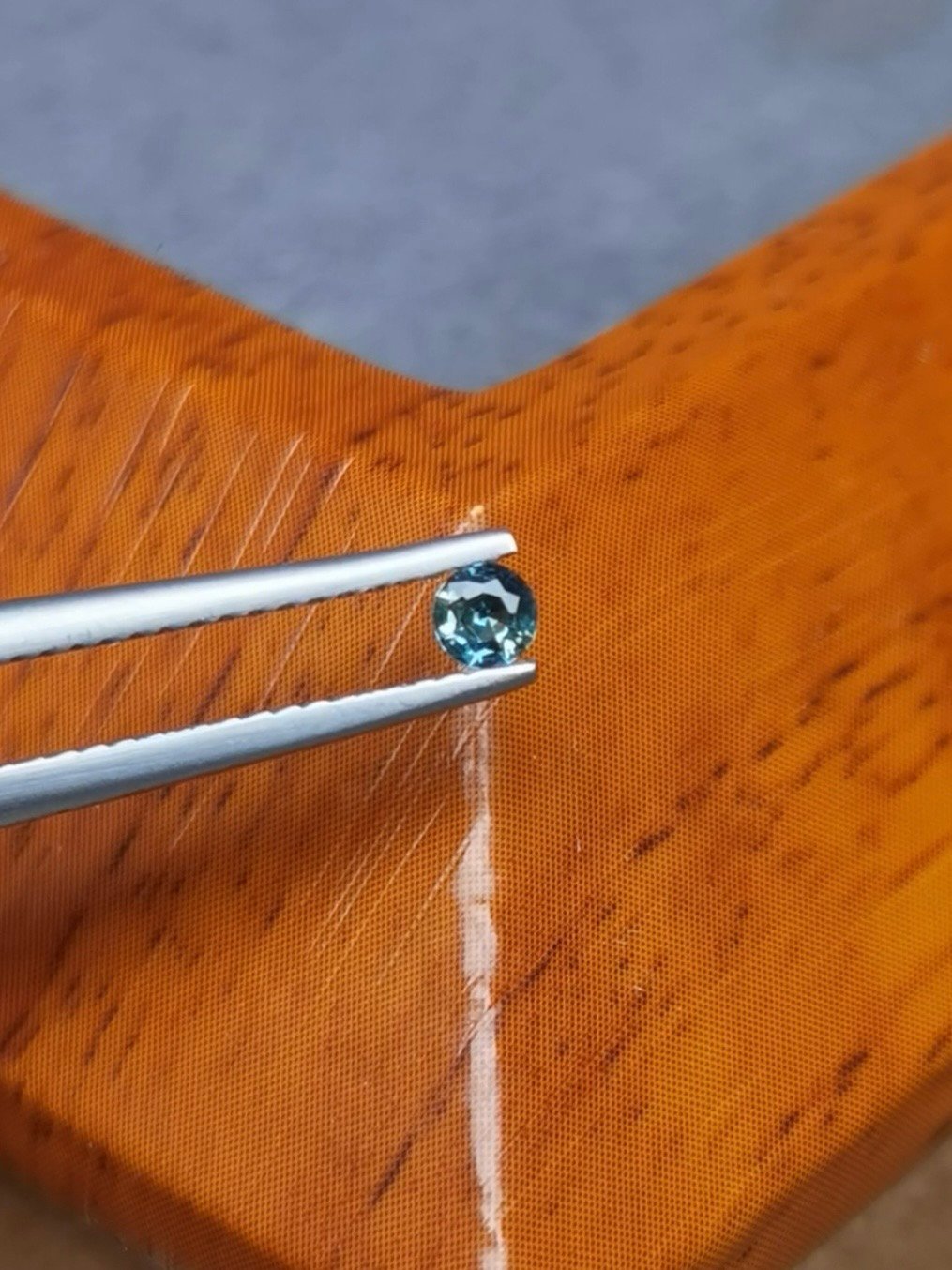 Saphir d'Auvergne, 0.13ct