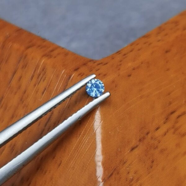 Saphir d'Auvergne, 0.12ct