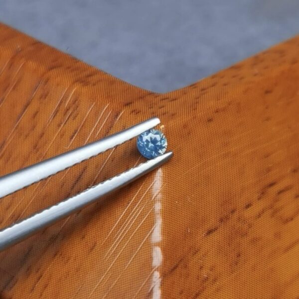 Saphir d'Auvergne, 0.14ct
