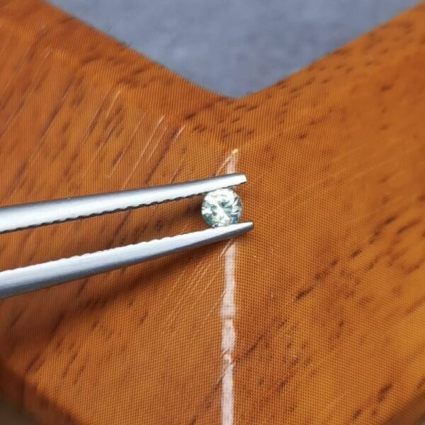 Saphir d'Auvergne, 0.13ct
