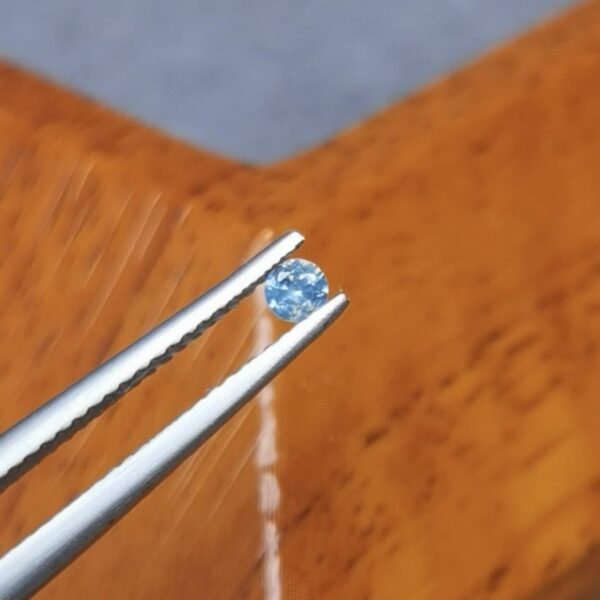 Saphir d'Auvergne, 0.12ct