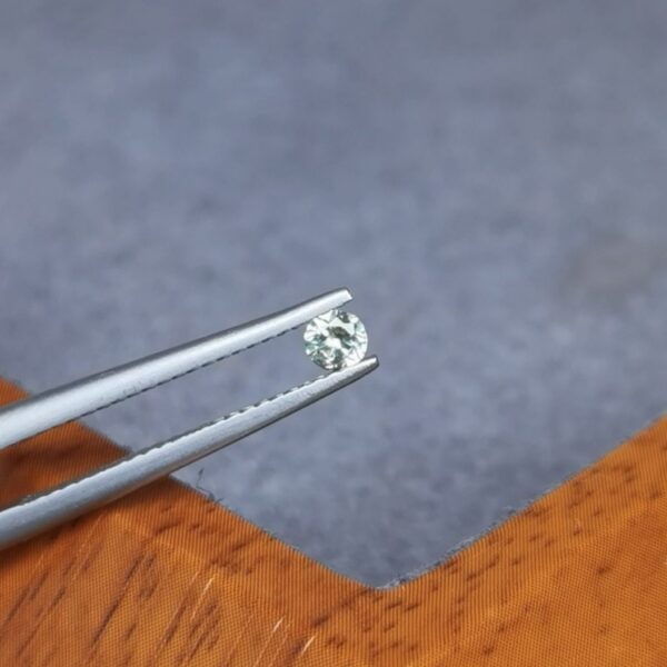 Saphir d'Auvergne, 0.14ct