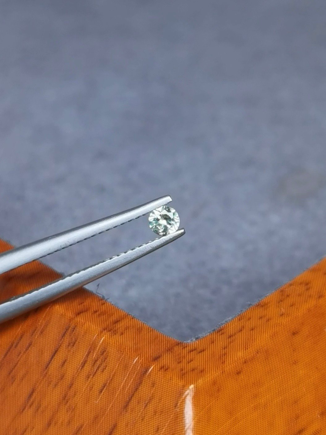 Saphir d'Auvergne, 0.14ct