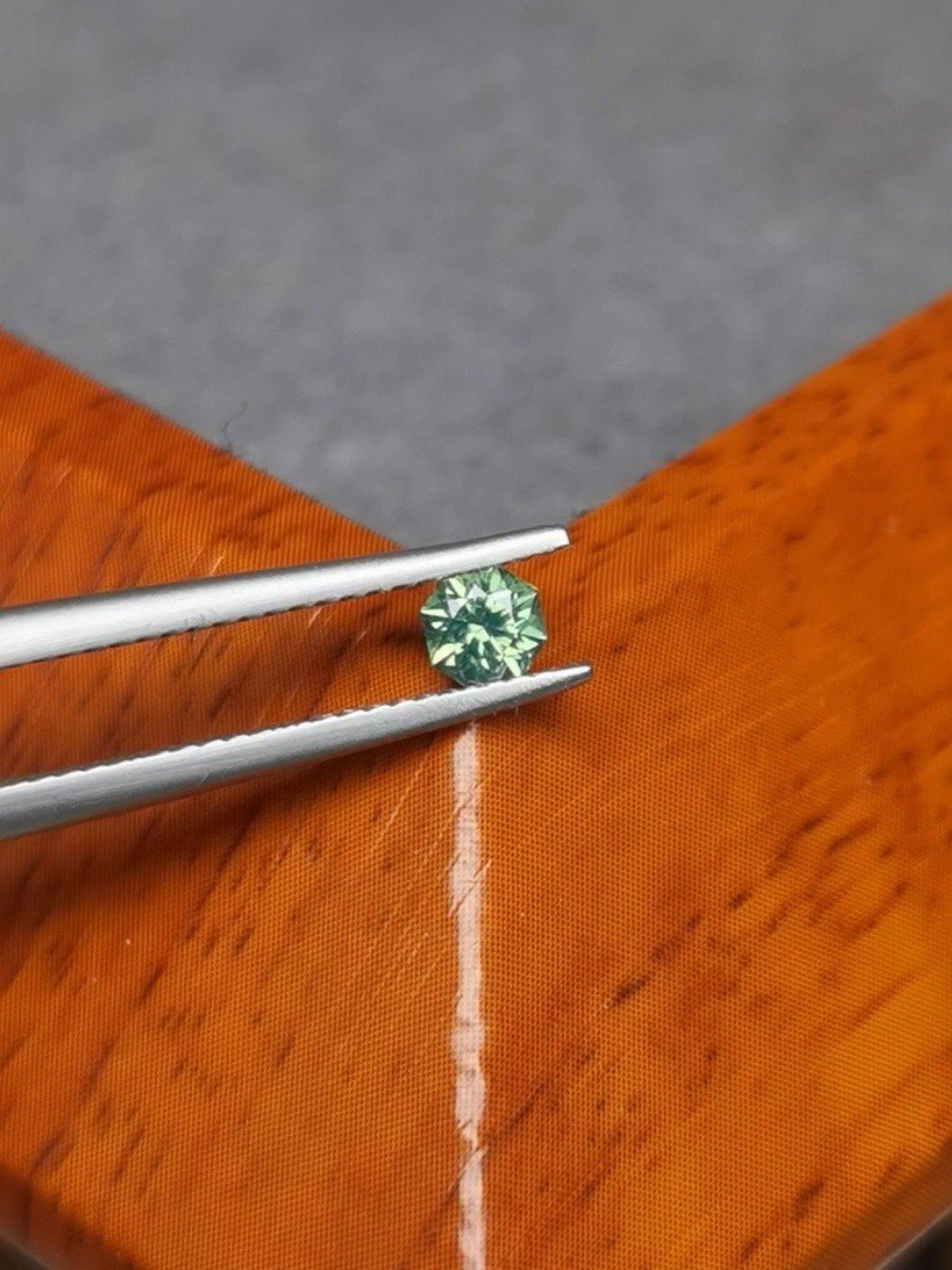 Saphir d'Auvergne, 0.41ct