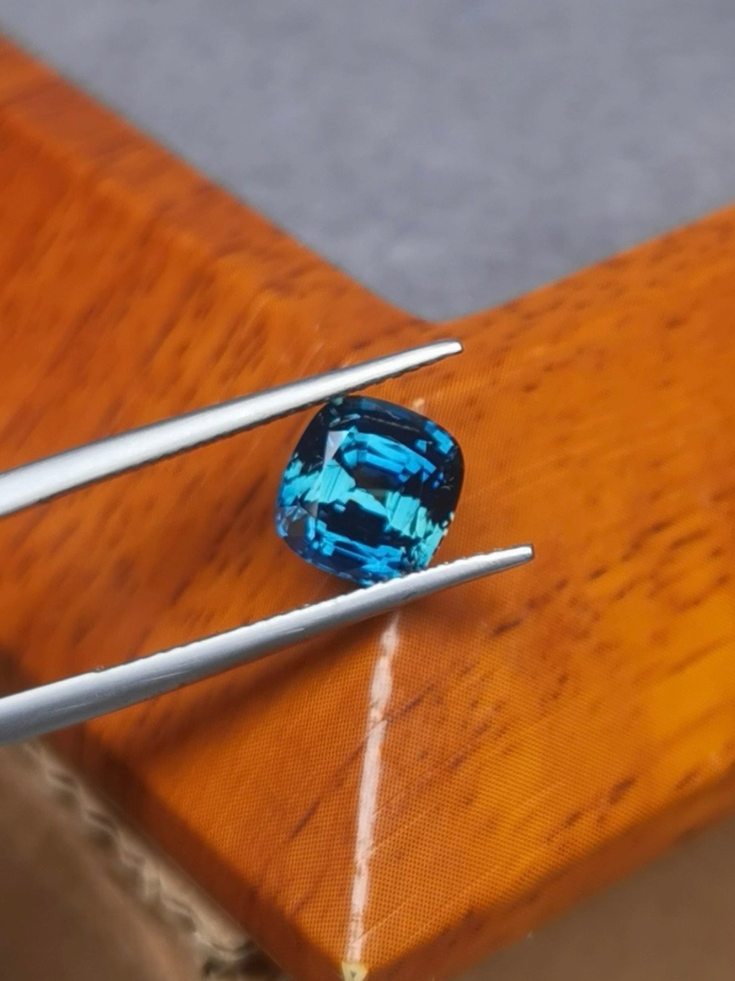 Saphir d'Auvergne, 3.25ct