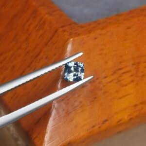 Saphir d'Auvergne, 0.55ct