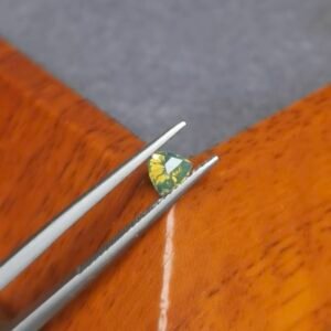 Saphir d'Auvergne, 0.57ct