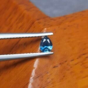 Saphir d'Auvergne, 0.32ct