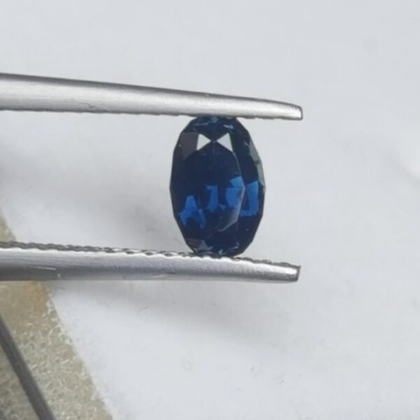 Saphir d'Auvergne, 0.86ct